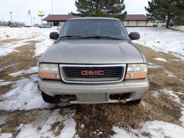 lot 2 image: 2001 GMC Jimmy SLT