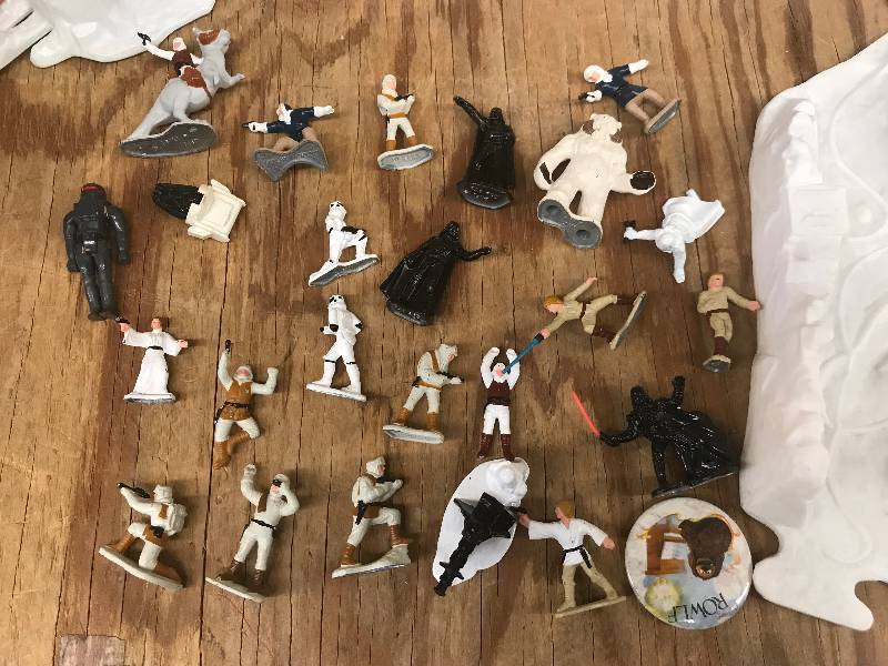 lot 417 image: STAR WARS FIGURINE LOT