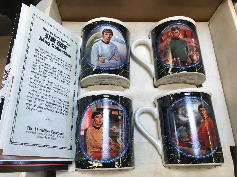 lot 427 image: STAR TREK MUGS