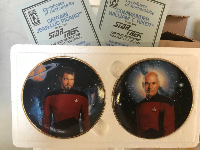 lot 428 image: STAR TREK COLLECTOR PLATES