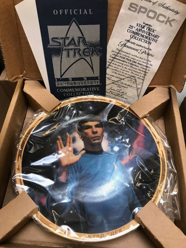 lot 430 image: 3 STAR TREK COLLECTOR PLATES