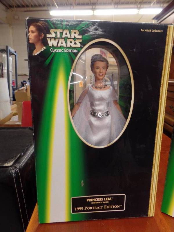 lot 404 image: PRINCESS LEIA DOLL