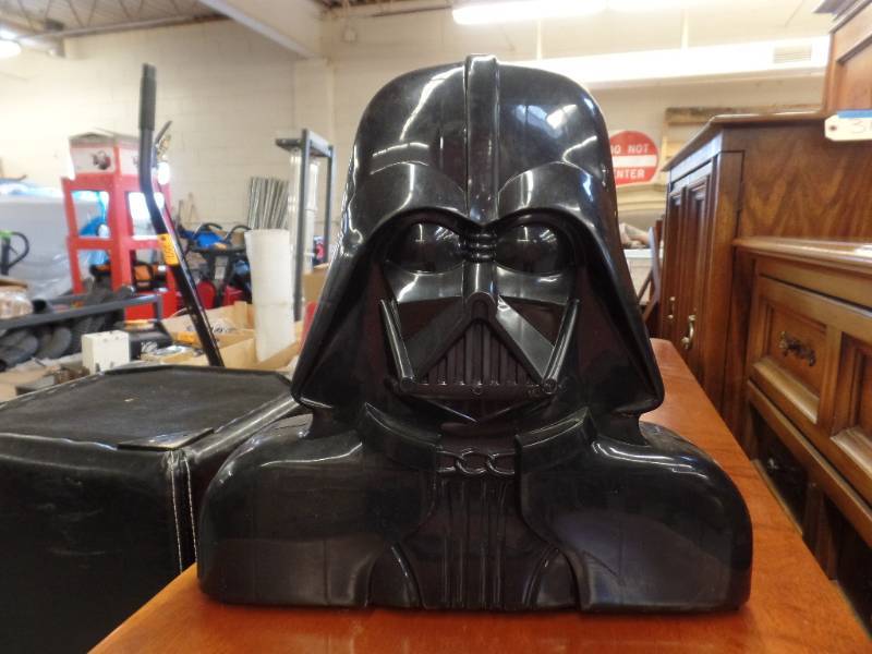 lot 408 image: EMPIRE STRIKES BACKS ACCESSORY STORAGE CHAMBER