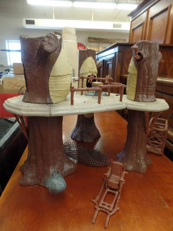 lot 409 image: EWOK VILLAGE PLAY SET