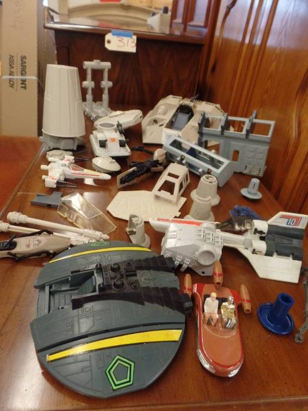 lot 411 image: STAR WARS SPACE SHIPS AND MORE