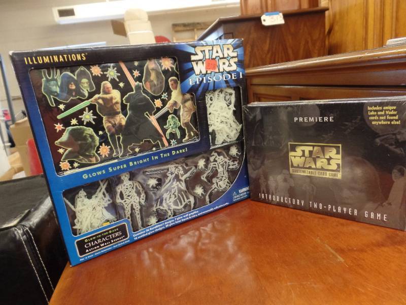 lot 415 image: STAR WARS CUSTOMIZABLE CARD GAME AND ILLUMINATIONS
