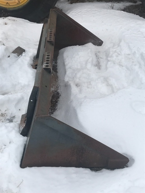 67 Skid-Loader Bucket