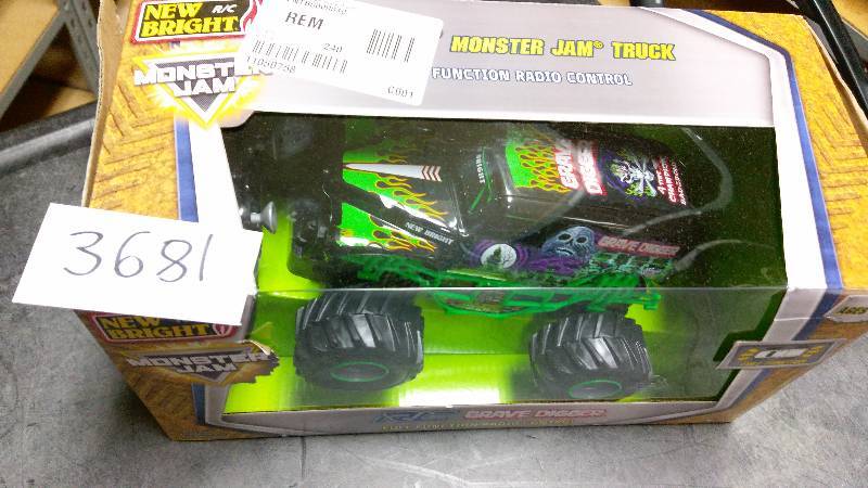 lot 3681 image: New Bright 124-Scale Remote-Controlled Monster Jam Grave Digger Truck