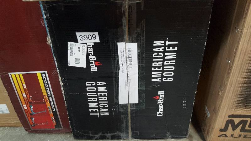 lot 3909 image: Char-Broil 225 Series American Gourmet Charcoal Barrel Grill - 17302054