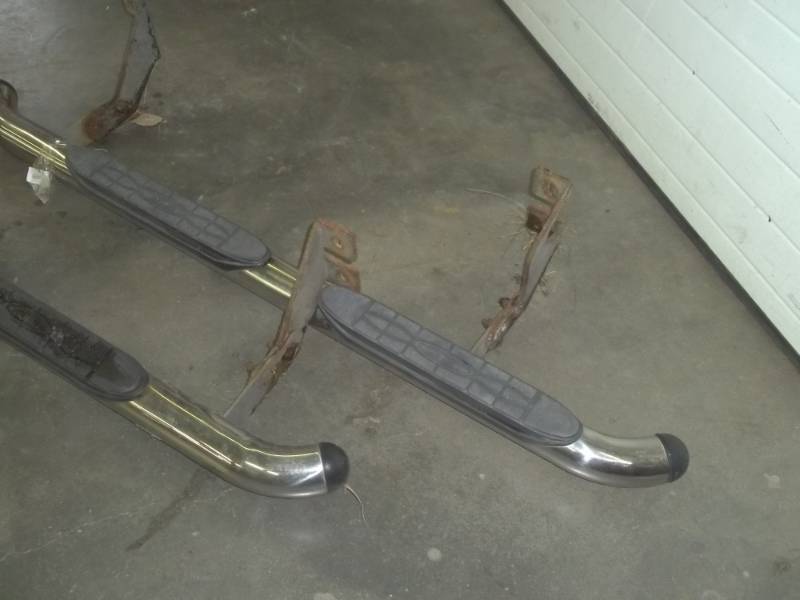 lot 25 image: Pair of Truck Steps