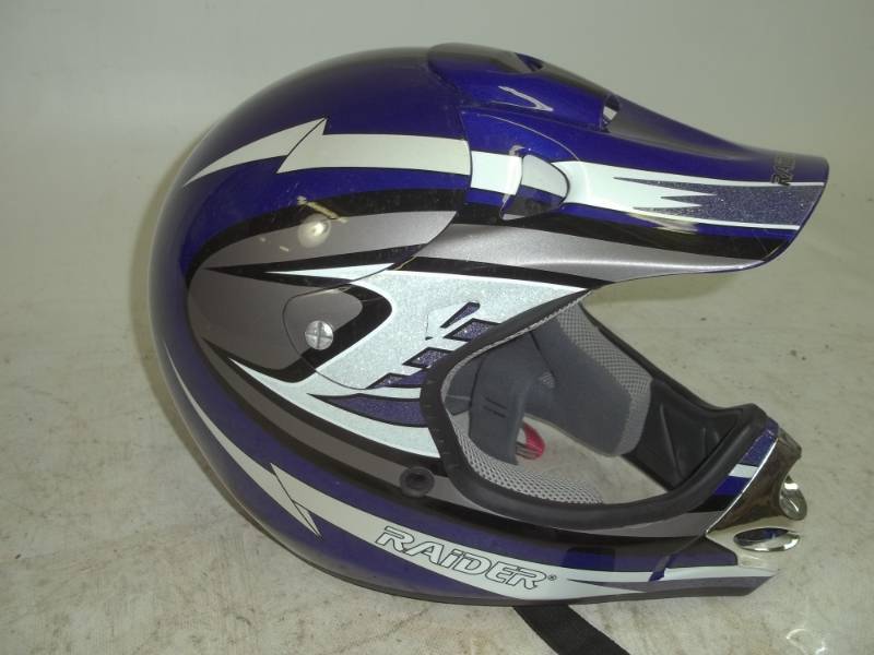 lot 12 image: Helmet size Large