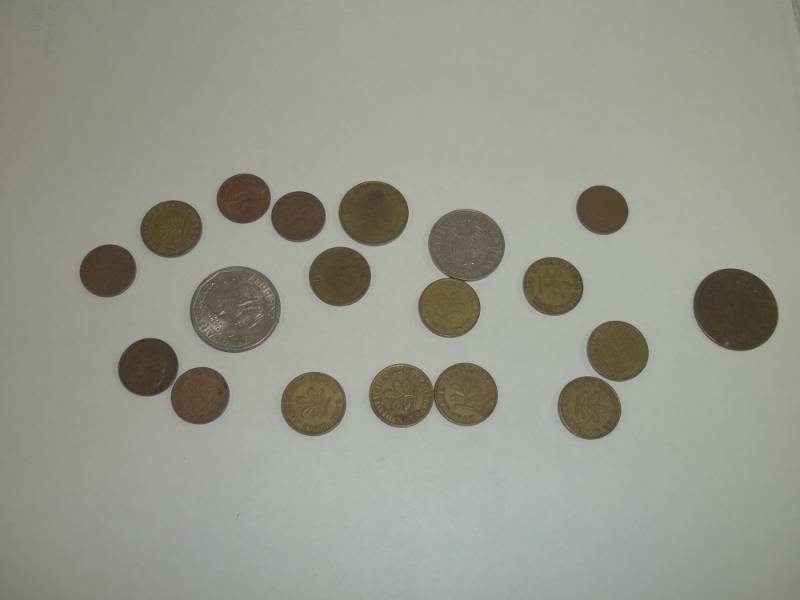 lot 18 image: Coins and token