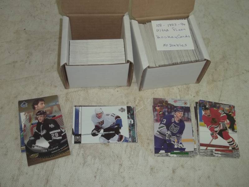 lot 31 image: 216 - Hockey Cards No Doubles