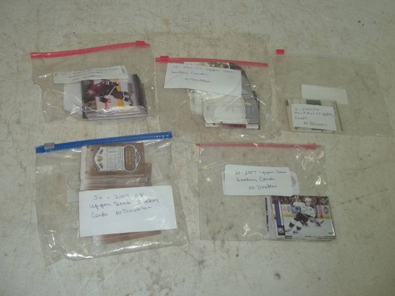lot 32 image: 159 -  Hockey Cards