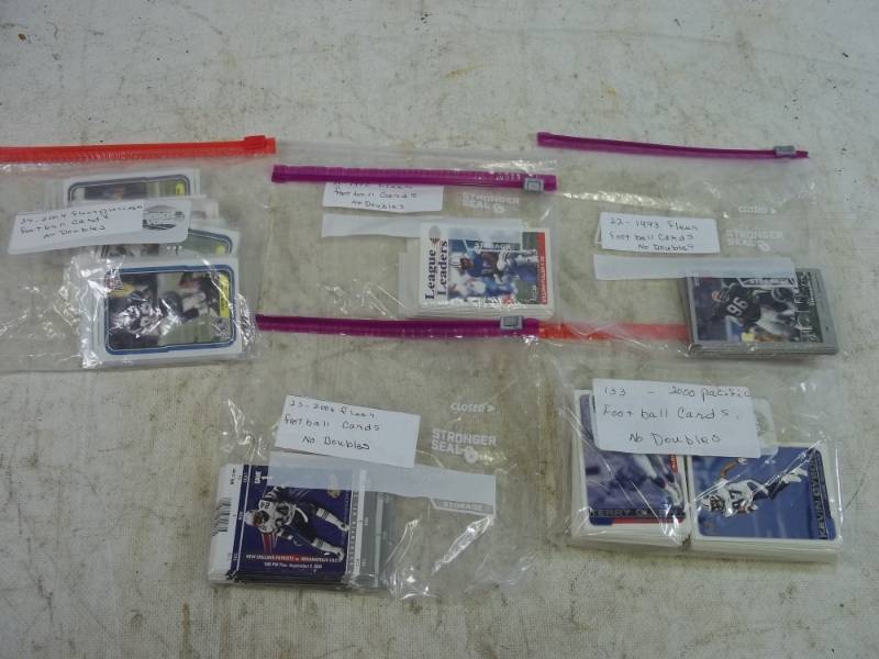 lot 40 image: 246 - Football Cards