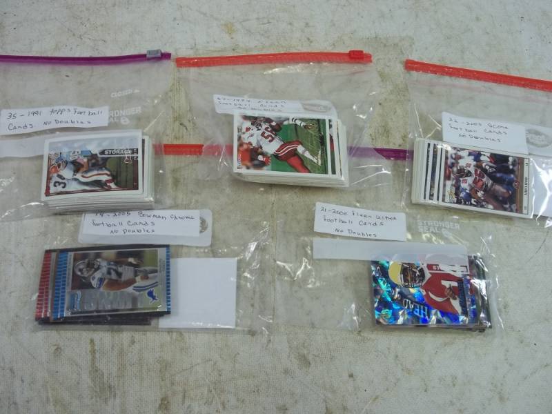 lot 41 image: 159 - Football Cards