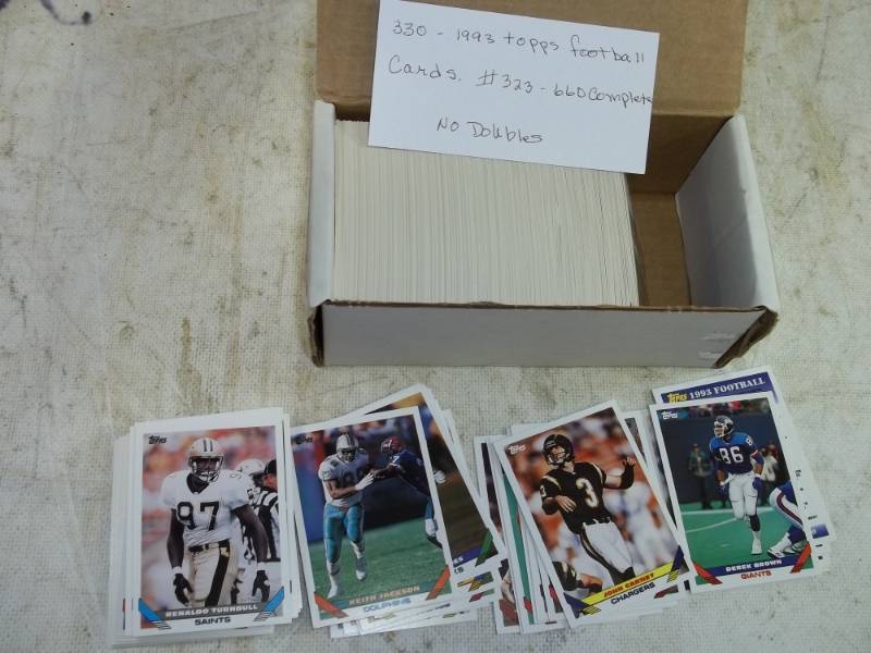 lot 46 image: 330 - 1993 #323 - 660 Complete set Topps FB Cards