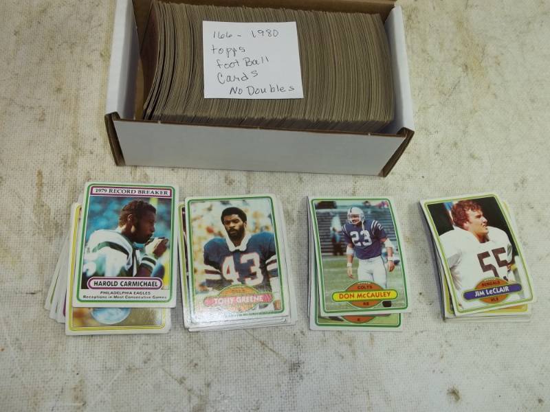 lot 47 image: 166 - 1980 Topps FB Cards