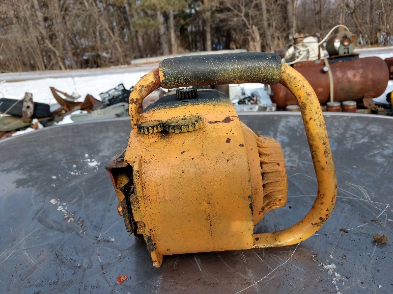 lot 25 image: Montgomery Ward Featherweight Chainsaw
