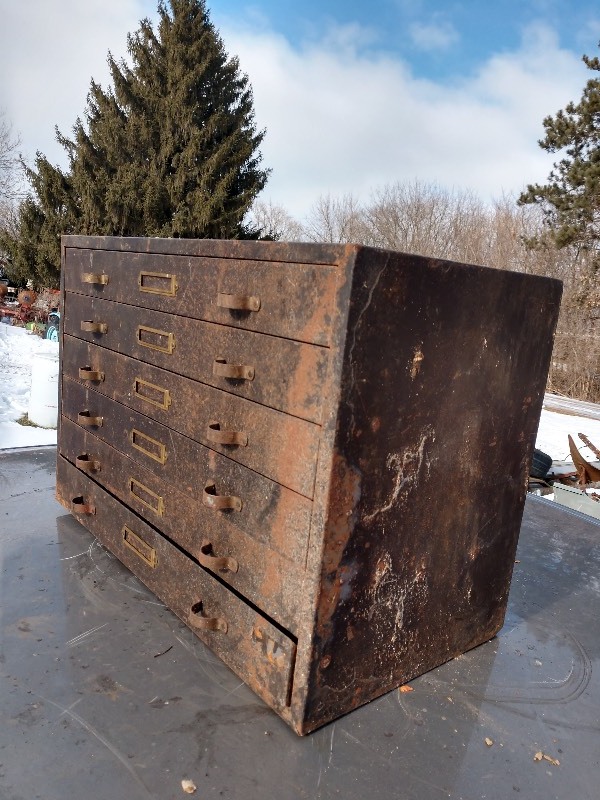 lot 29 image: Machinist Toolbox w Brass Handles and Nameplate