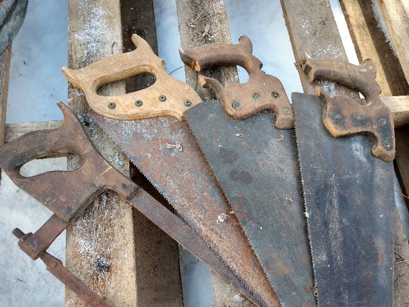 lot 34 image: Saws (3) and Hacksaw