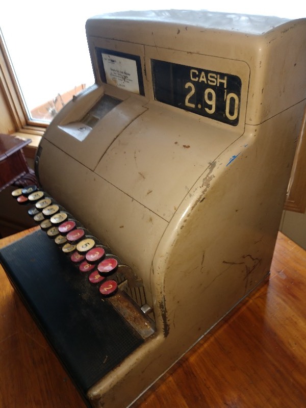 lot 118 image: Vintage Cash Register (Cash 2.90)