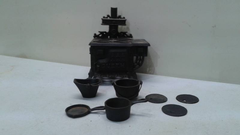 Small Cast Iron Stove, With Pots