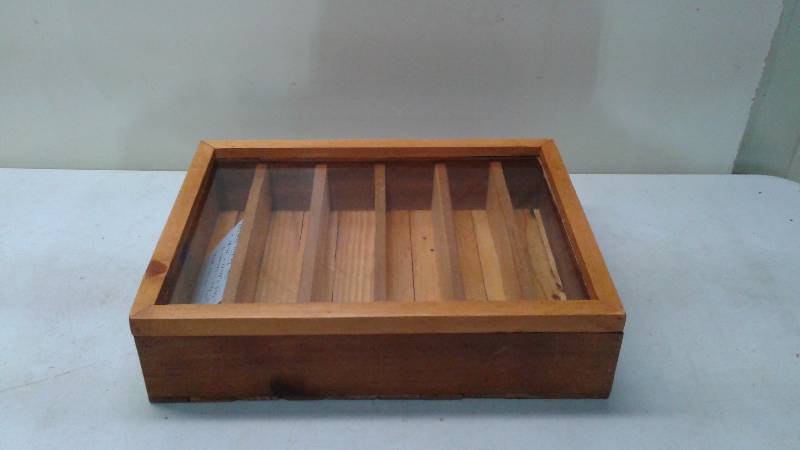 Redwood 6 Space Display Case