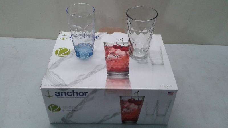 Lot Of 11 Drinking Glasses, Only 4 As Pictured On Box, The Rest Have A Blue Tint To Them