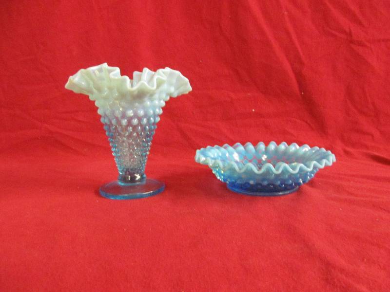 lot 2 image: vintage Fenton vase