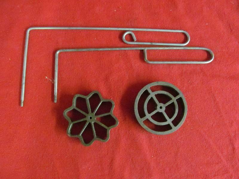 lot 11 image: Vintage Scandinavian pastry molds