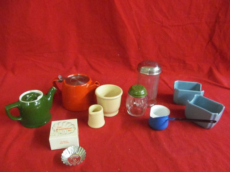lot 73 image: vintage shakers, teapots