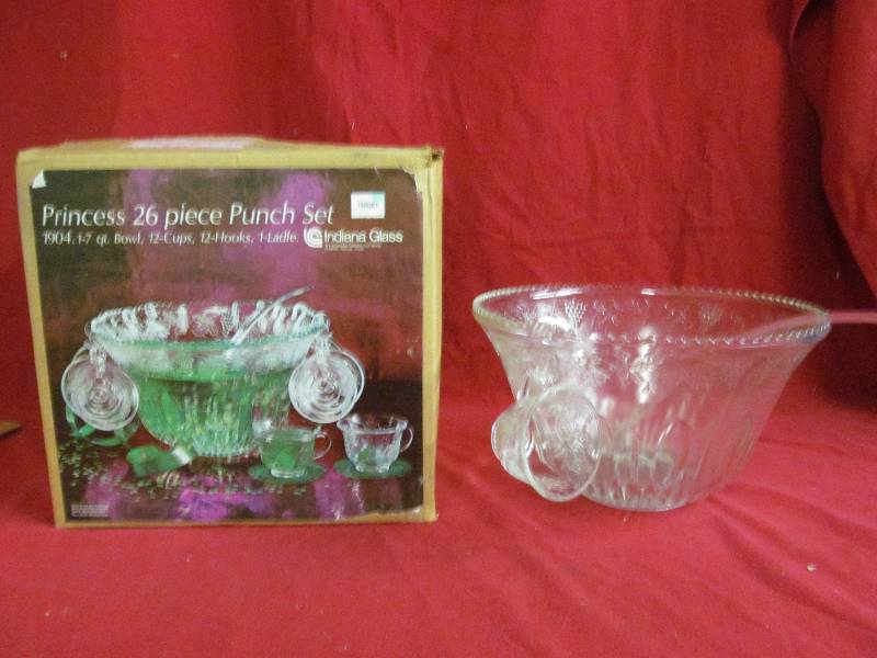 lot 76 image: Indiana Princess punch bowl set