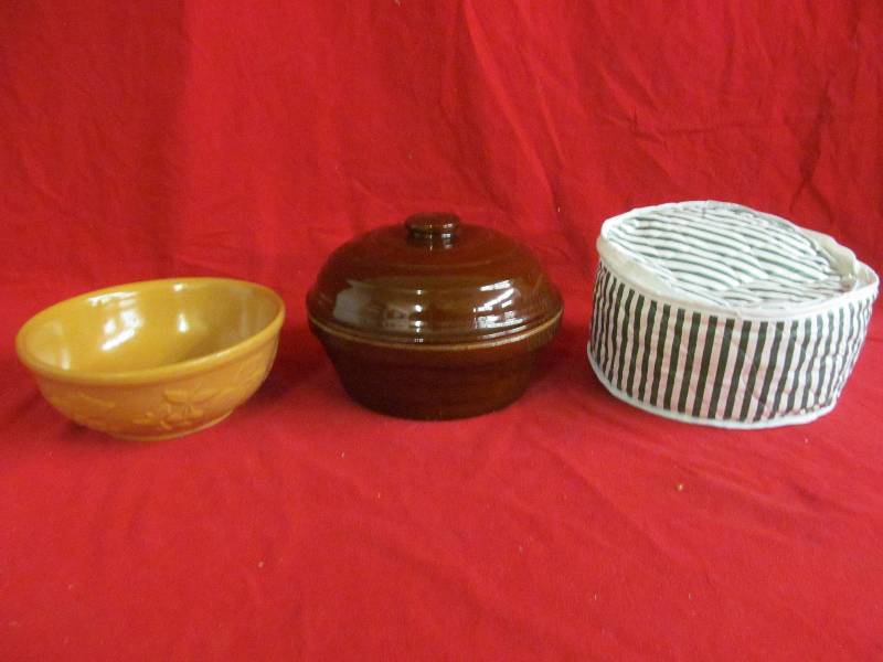 lot 80 image: stoneware bowls
