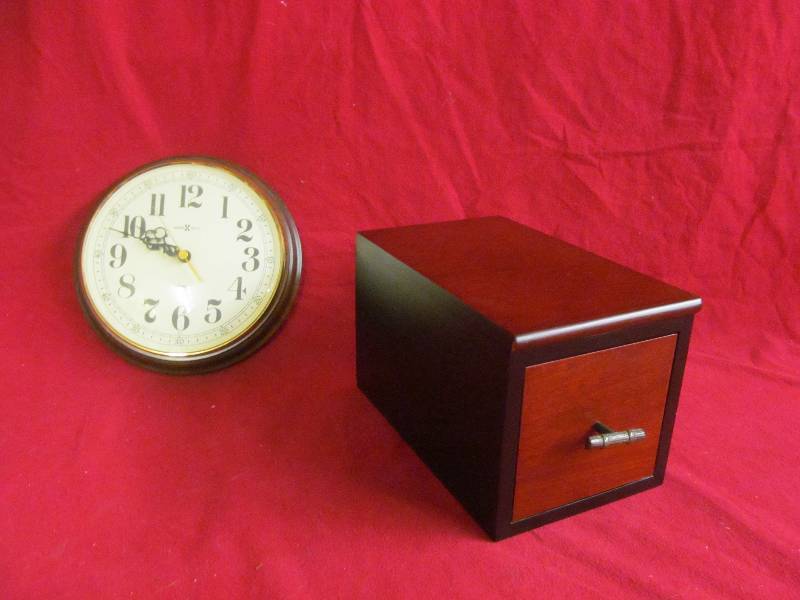 lot 94 image: Vintage Howard Miller clock, dresser box