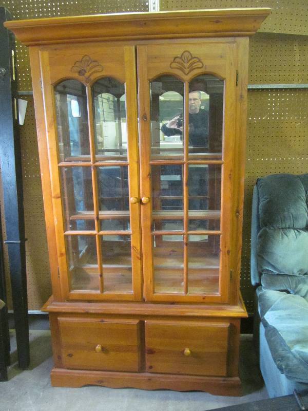 lot 102 image: Hutch