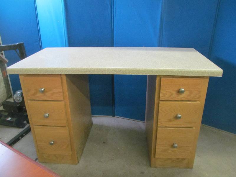 lot 104 image: desk