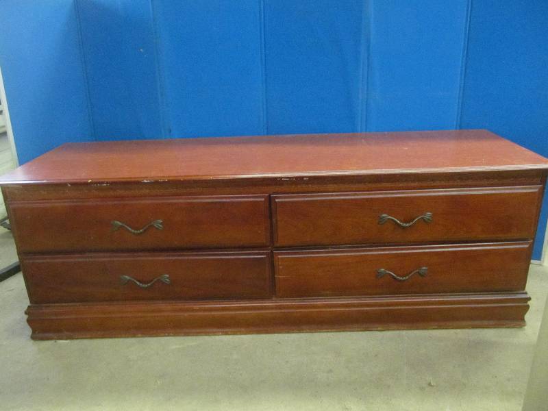 lot 108 image: Johnston TomBrigBee chest of drawers