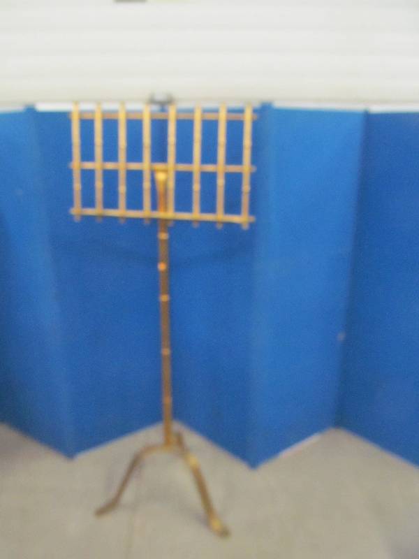 lot 111 image: music stand