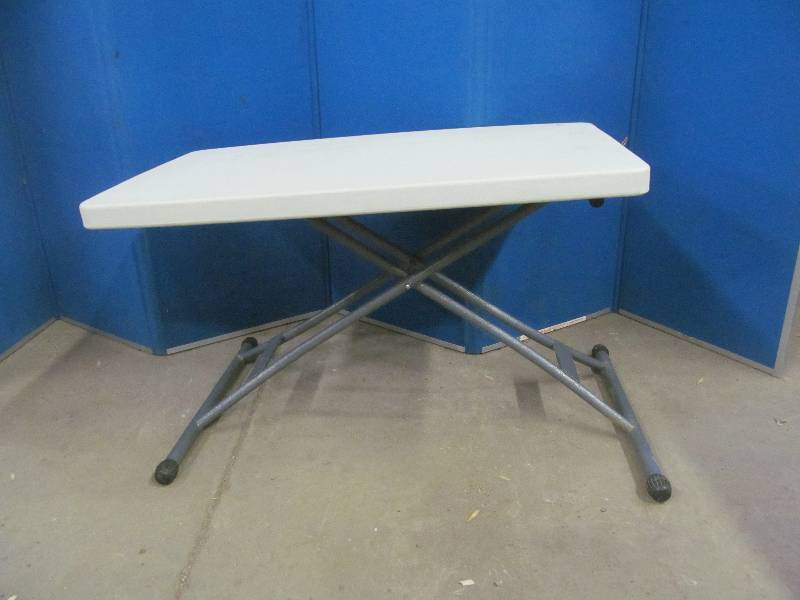 lot 112 image: table