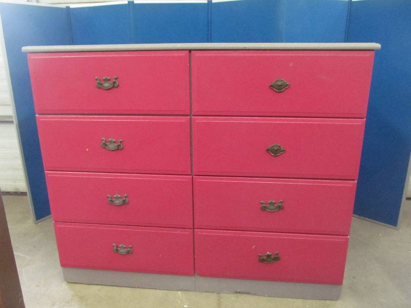 lot 114 image: dresser