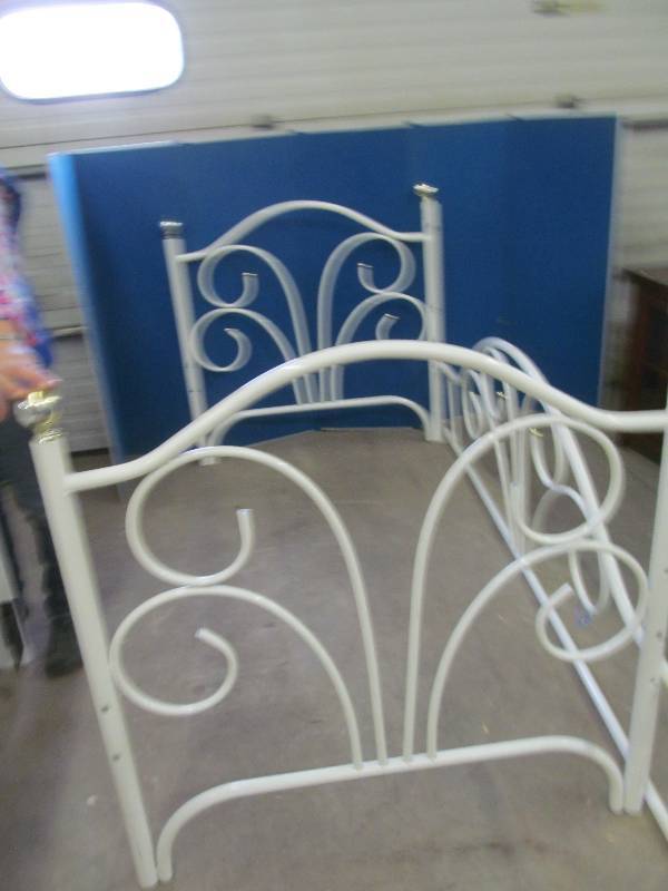 lot 118 image: day bed