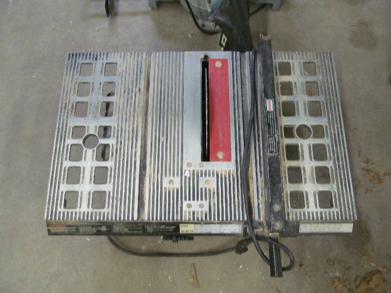 lot 132 image: Delta 10 Motorized bench saw