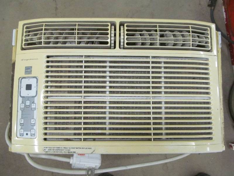 lot 134 image: Frigidaire window air conditioner