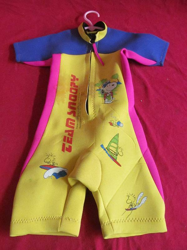 lot 157 image: Snoopy youth wetsuit