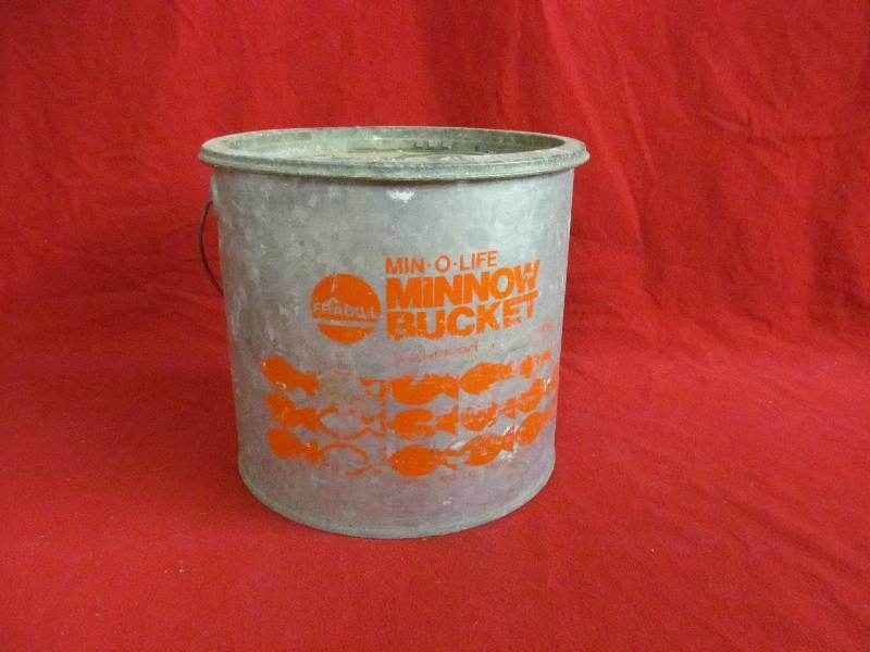 lot 164 image: Minnow life Minnow bucket