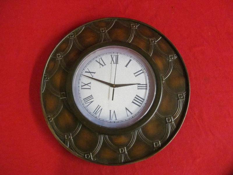 lot 171 image: wall clock