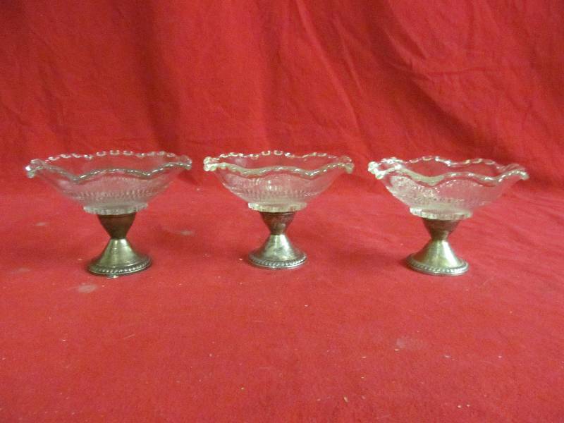 lot 202 image: Vintage Sterling silver candy dishes
