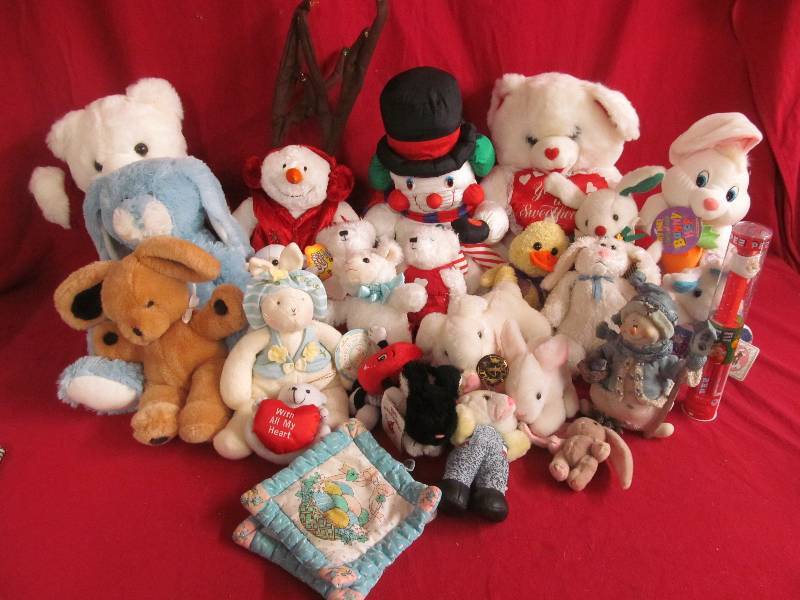 lot 203 image: holiday stuffed animals