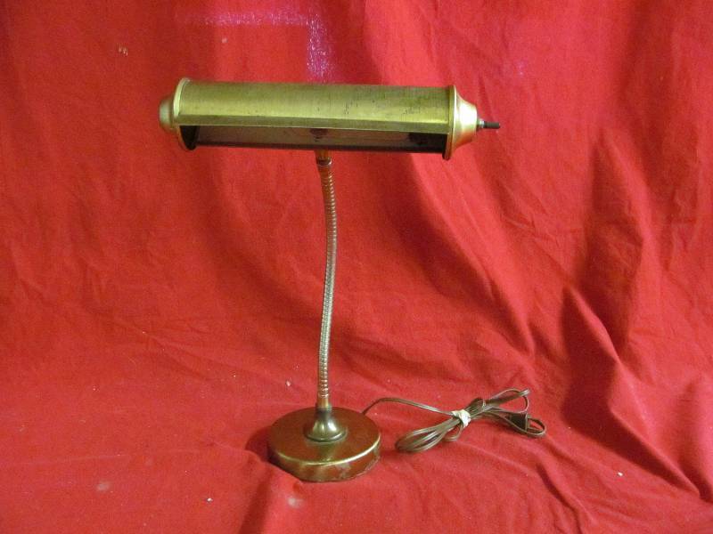 lot 205 image: vintage desk lamp